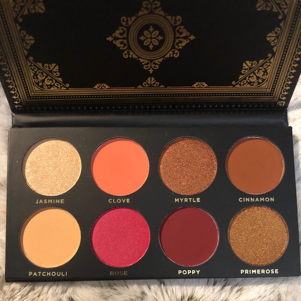 Ace Beaute eyeshadow palette